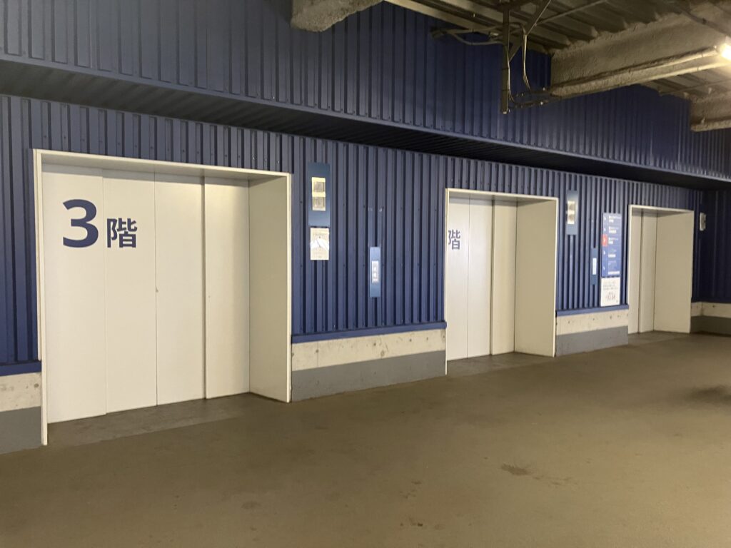 IKEA駐車場