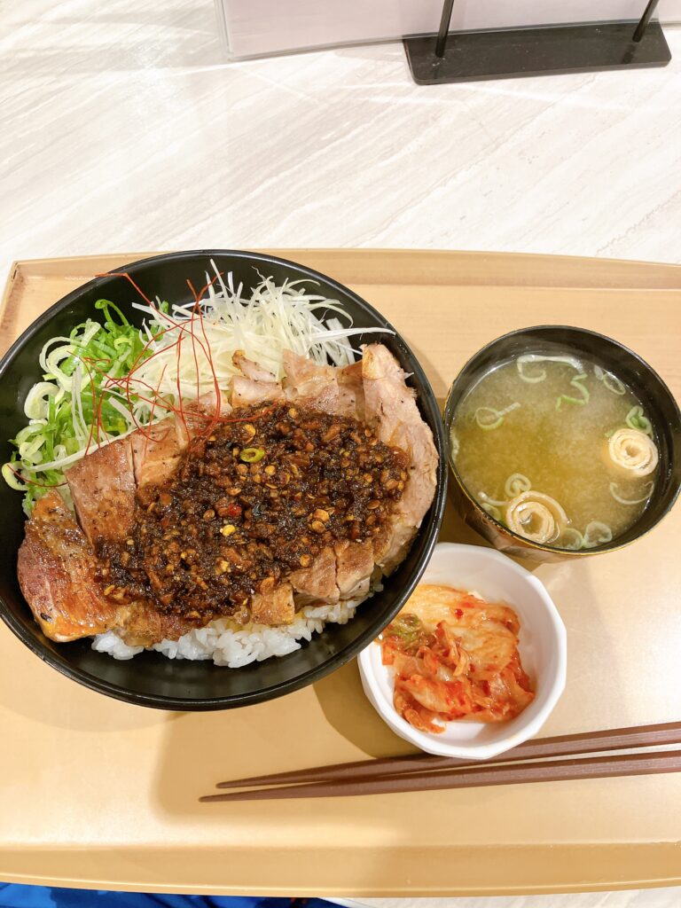 麻辣豚丼