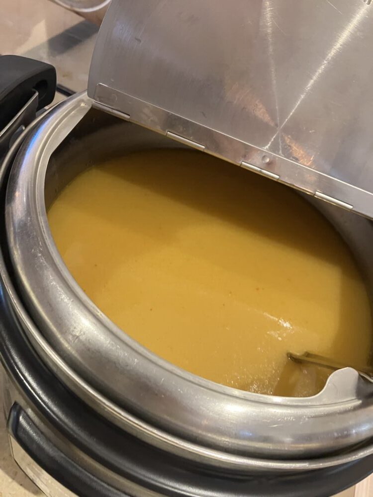 レクー朝食ビュッフェ 沖縄そばスープ