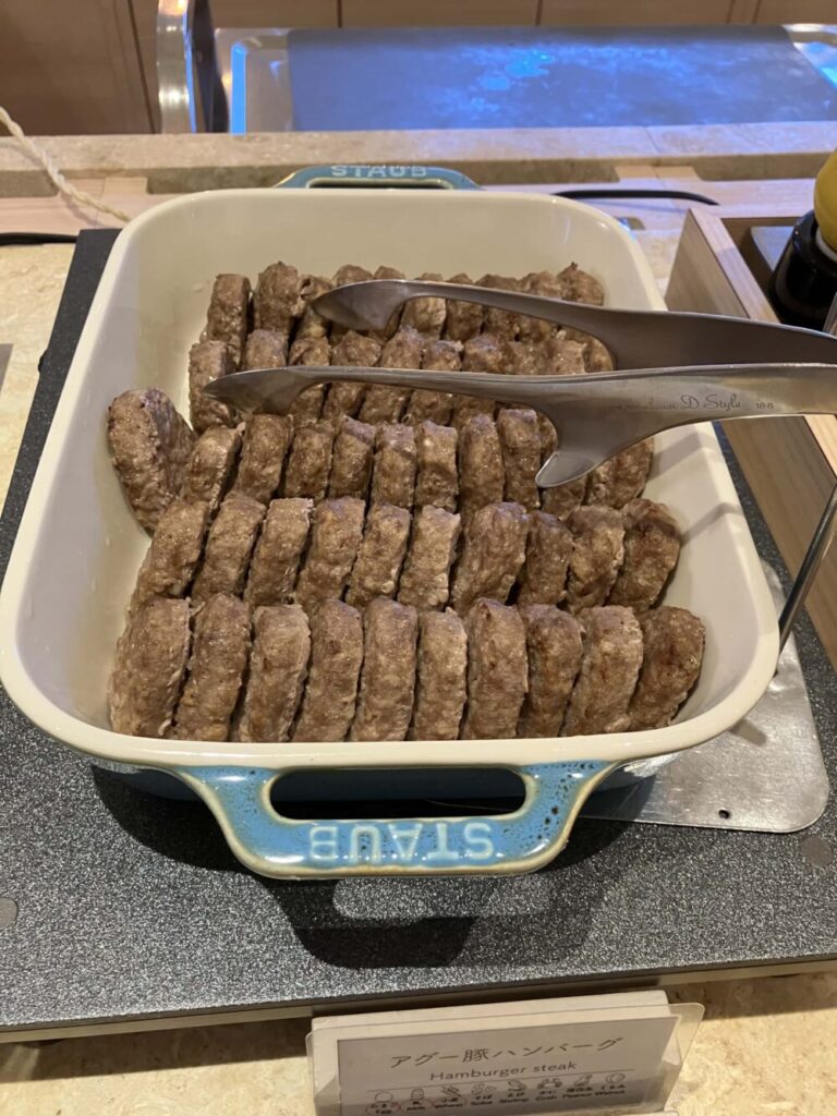 レクー朝食ビュッフェ ハンバーグ