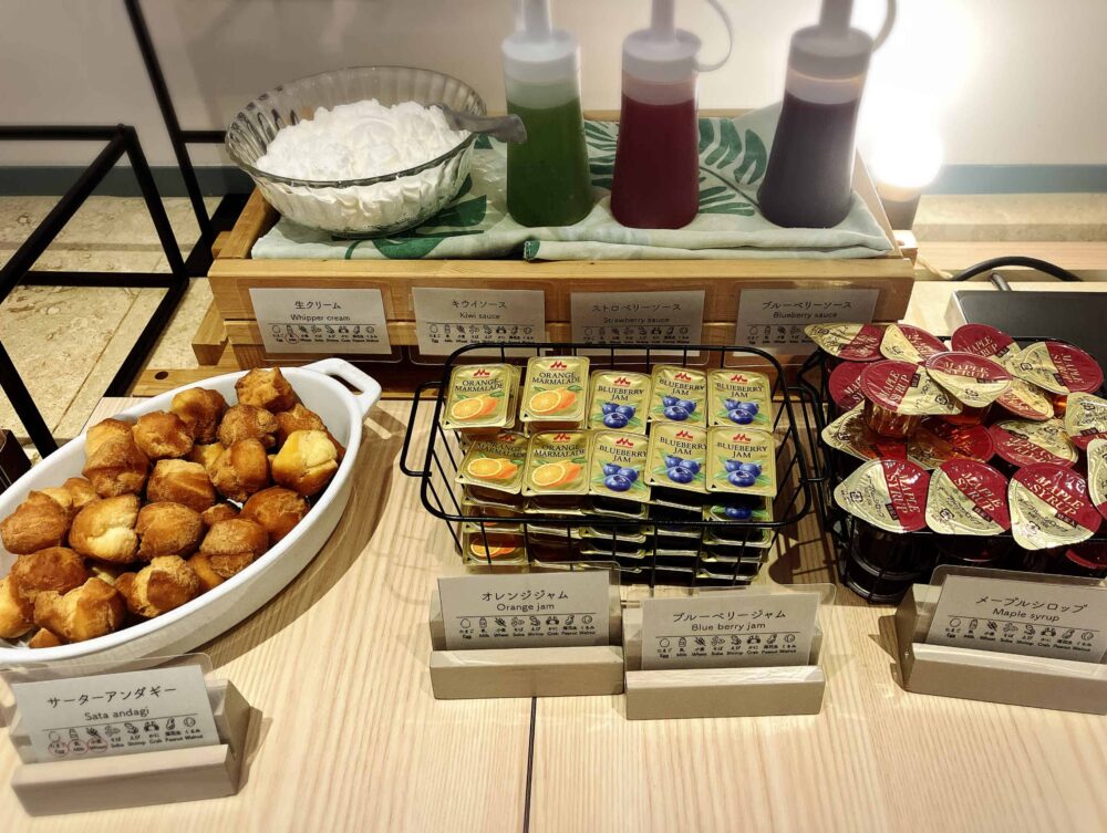 レクー朝食ビュッフェ ジャムやフルーツソース
