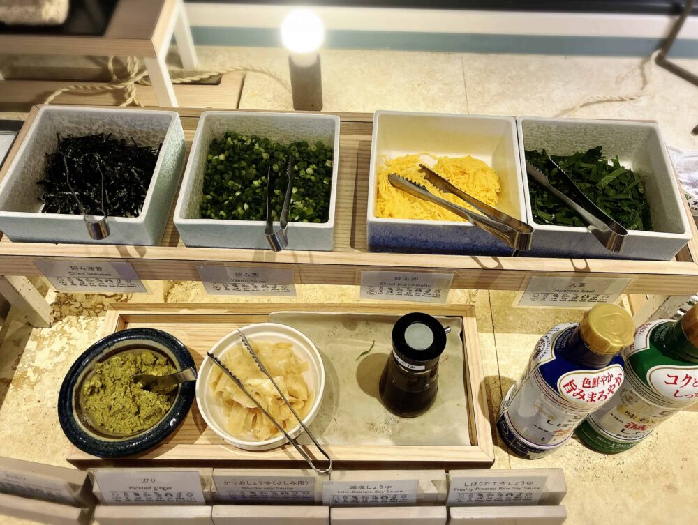 レクー朝食ビュッフェ 海鮮丼のトッピング