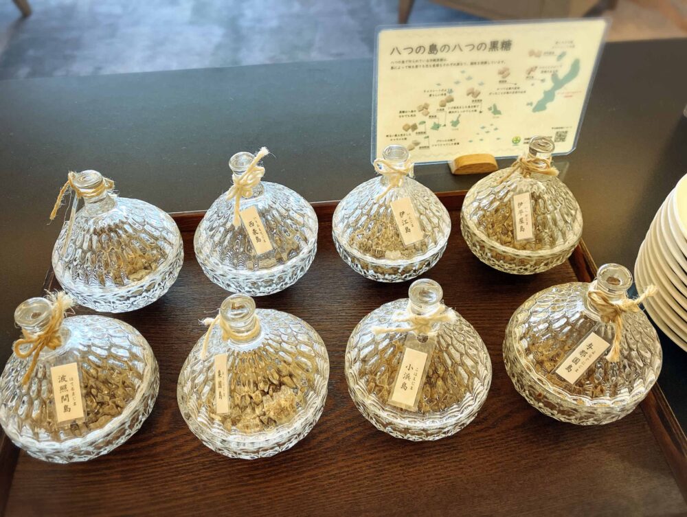 専用ラウンジの黒糖食べ比べ