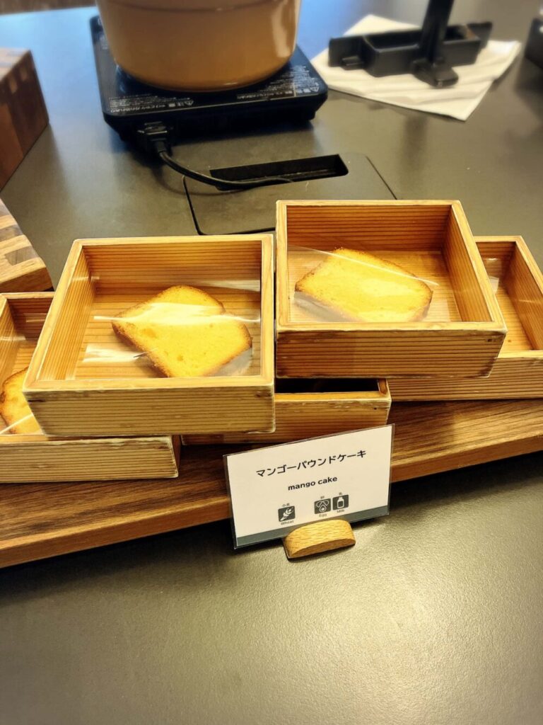 クラブウイング専用ラウンジ パウンドケーキ