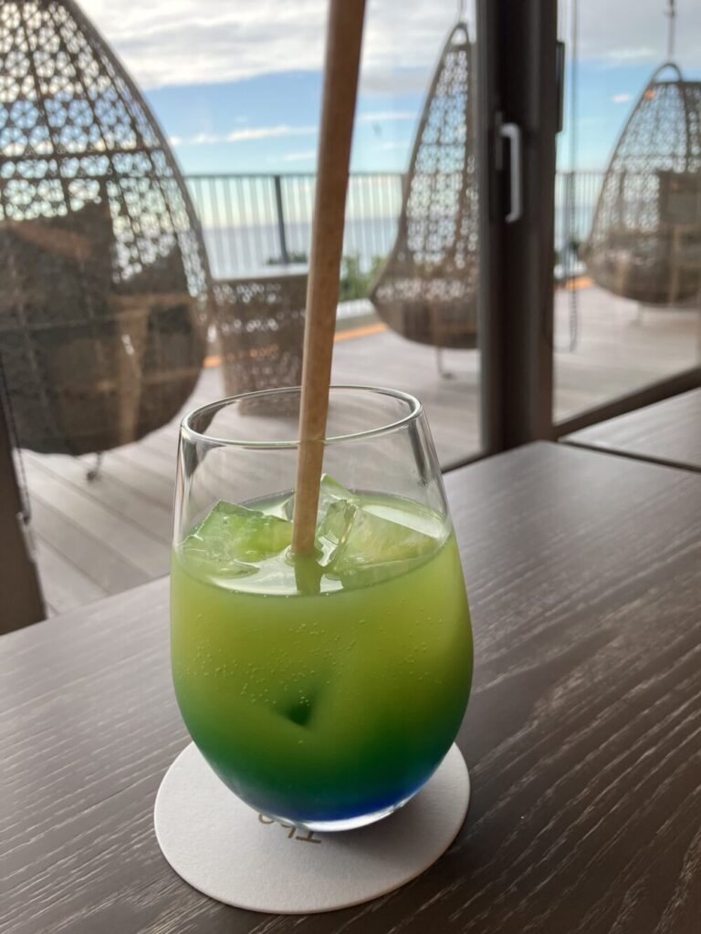 ラウンジの備瀬ブルー
