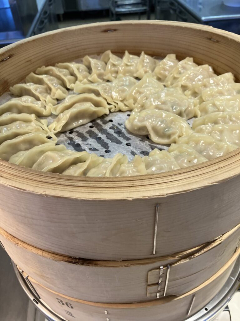 オリオンモトブ朝食ビュッフェの餃子