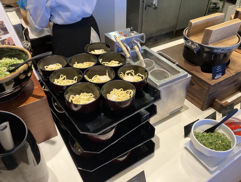 オリオンモトブ朝食ビュッフェの沖縄そば