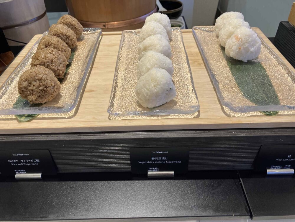 オリオンモトブ朝食ビュッフェのおにぎり