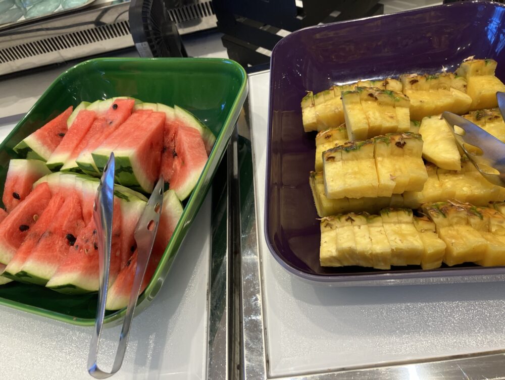 オリオンモトブ朝食ビュッフェ　フルーツ