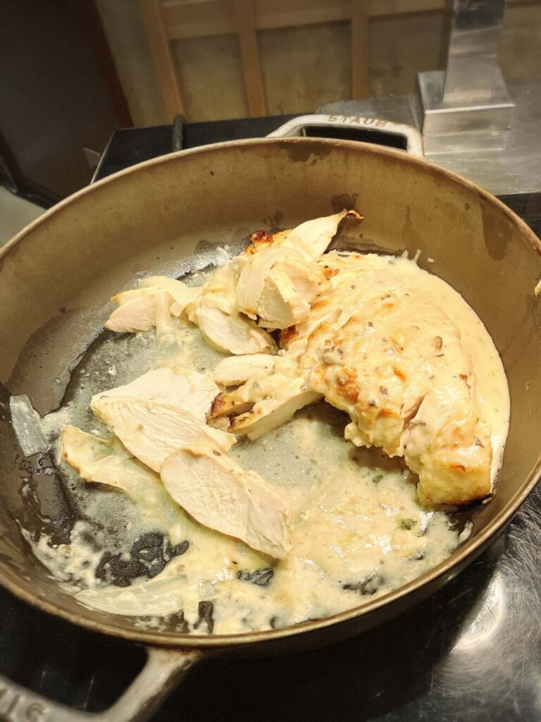 ローストチキン トリュフクリームソース