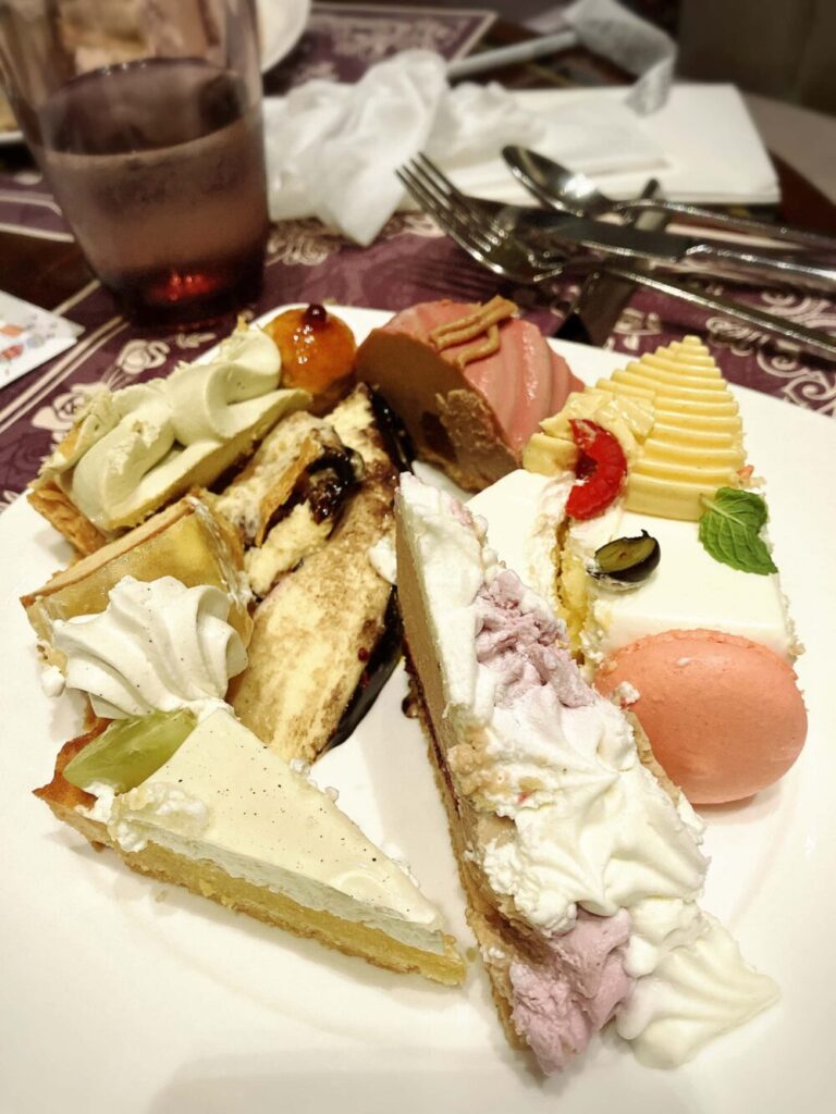 取って来たスイーツ皿