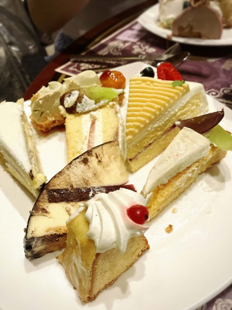 取って来たスイーツ皿