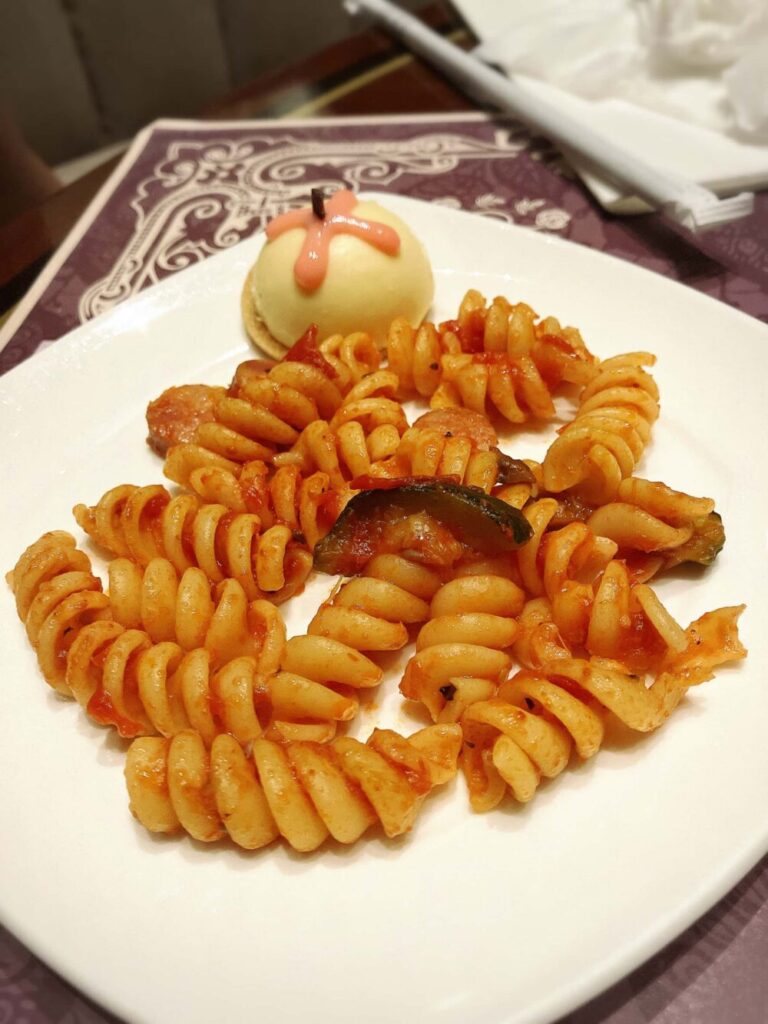 パスタとポムロイヤル